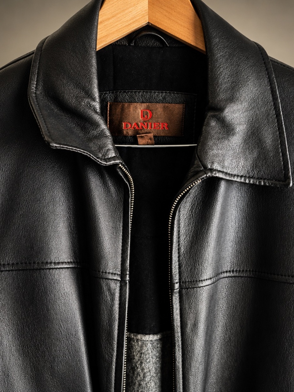 Vintage Danier Genuine Leather Jacket Men’s Large | Like New w/Garment Bag - Picture 4 of 13